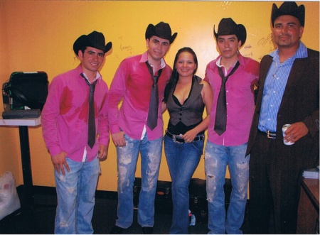 En Greensboro NC, Claris y Enrique con los primos de Durango. Fotografía enviada por Claris.