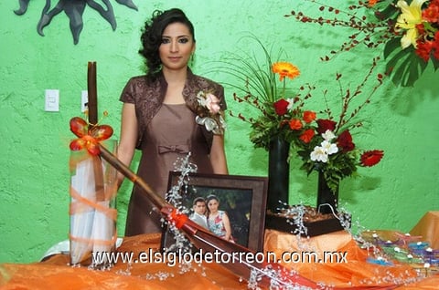 08102010 Arianna Martínez lució radiante en su festejo prenupcial.