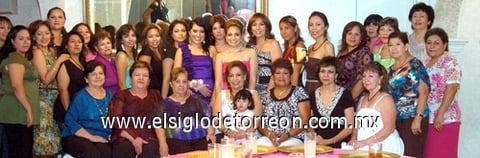 09102010 Amigas y familiares llenaron de grandes muestras de cariño a Karla Castañeda Diosdado en su despedida de soltera.