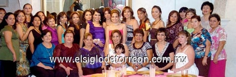 09102010 Amigas y familiares llenaron de grandes muestras de cariño a Karla Castañeda Diosdado en su despedida de soltera.