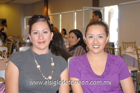 10102010 Espectadoras. Claudia Vela y Karla de Fernández.
