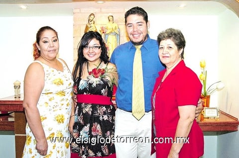 11102010 Virgilio Cepeda Silva y Gabriela Alvarado Moreno acompañados de sus respectivas mamás Hortensia Silva y Guadalupe Moreno Cervantes.