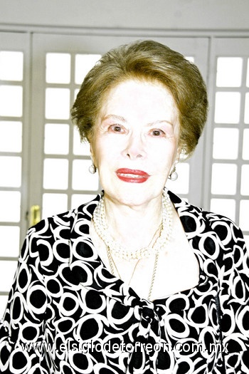09102010 Adelina Rodríguez de Díaz Rivera recibió numerosas felicitaciones por su cumpleaños.  EL SIGLO DE TORREÓN / RAMÓN SOTOMAYOR W.