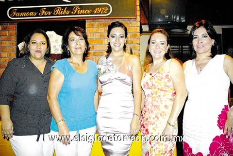 09102010 Gilda Morales García en su despedida de soltera ofrecida por su mamá Gilda García y sus hermanas.