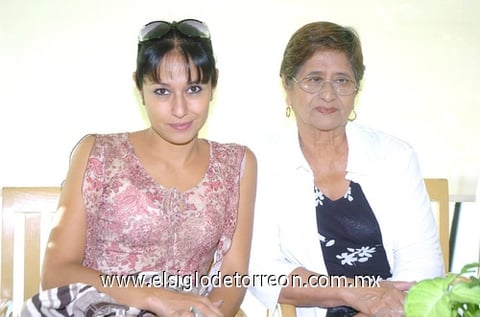 10102010 Lizbeth Alcalá y Magdalena de Alcalá.