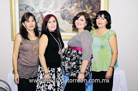 10102010 Lupita Delgado de Aguirre acompañada de su mamá Lupita de Delgado y sus hermanas Mayra y Bibiana Delgado el día que celebraron con una agradable fiesta de canastilla.