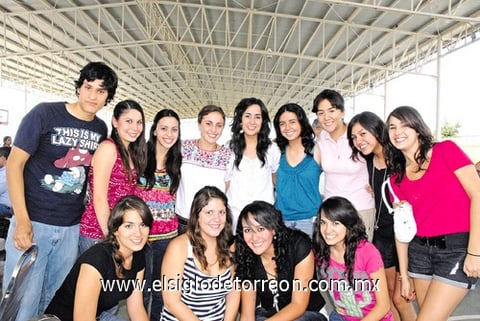 Ex alumnos de la generación 2007-2010.