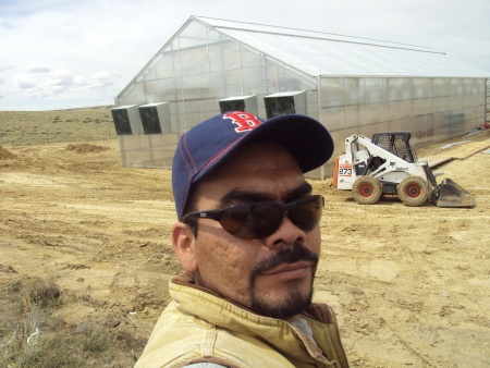 De USA con fotos de mi trabajo haciendo invernaderos. Fotografía enviada por David.