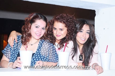 12102010 Zweleen Prado, Ixchel Don Lucas y Yunira Guerrero.
