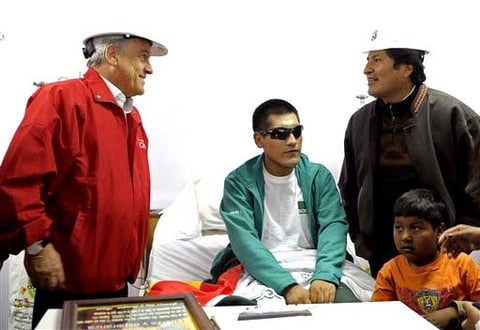 Los Presidentes de Chile y Bolivia se reunieron con el minero boliviano Carlos Maman.