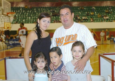 13102010 Luis Gerardo Ávila, Claudia Ávila y Claudia Parada.