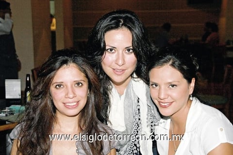 14102010 Diana Reyna, Cristy Bañuelos y Daniela Estrada.