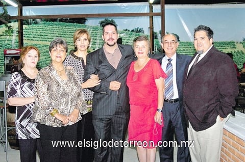 14102010 Guillermina, Elvia, Bertha, David, Verónica, José Antonio Madero y Rogelio Madero Álvarez.