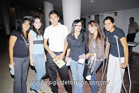 16102010 Ana Iris Espinoza, Daniela, Zamora, Luis Fernando Luna, Maritza Lamas, Melissa Norrega e Isis García.