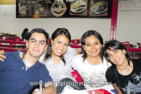 16102010 Alfonso Meneses, Esther Martínez, Mariana Pérez y Eloísa García.