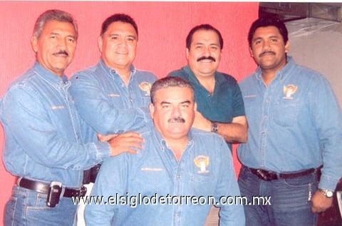16102010 José L. Castillo R., Miguel Gómez Chavero, Rafael Figueroa, José L. Castillo y Sergio E. Cabello Galicia celebrando 25 años de reunión en jueves de dominó.