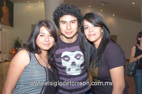 17102010 Haidee Vega, Jorge Medina y Damaris Almanza.