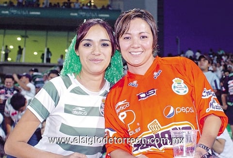 17102010 Estefanía Padilla e Itze Soberón.