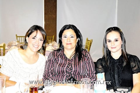 18102010 Nena de Delgado, Lucía y Adriana de Ortiz.
