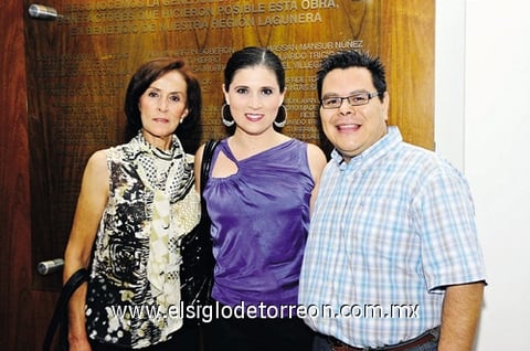 17102010 Coty de Loera, Éricka Loera y Jorge Dávila.