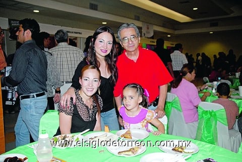 17102010 Michelle, Claudio, María Renee y Marisol Taboada.
