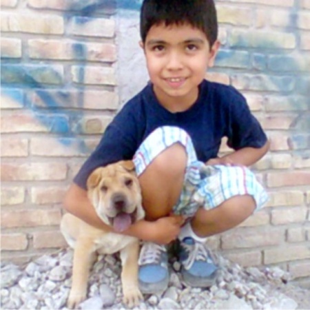 Alex y su mascota Leika, abril del 2010.