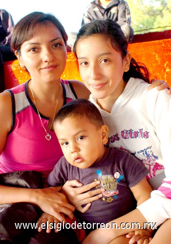 20102010 Yazmín Hernández, Adriana y Brenda.