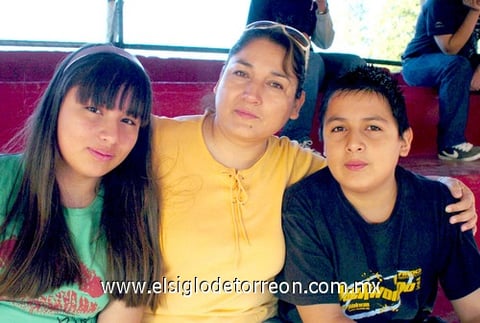 20102010 Silvia Ramírez de Arámbulo, Diana Vanesa Arámbulo y José Luis Arámbulo.