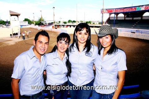 21102010 Pecky Webb, Romina Campos y Romina Salazar. EL SIGLO DE TORREÓN / ÉRICK SOTOMAYOR