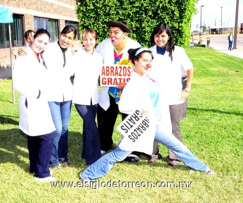 21102010 Rosa María del Castillo, Natalie Córdoba, Gabriela Mayorga, Marina Martínez y Érika Ruiz.