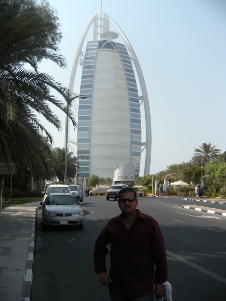 Lugar  Emiratos Arabes, Dubai. Hotel Burj Al arab Julio 2010.  Fotografía enviada por Oscar Reyes.