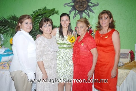 22102010 Radiante lució Arianna en su festejo prenupcial que le organizaron: Rosita Gutiérrez de Álvarez, Sandra Álvarez, Margarita Álvarez y Rosy Álvarez.