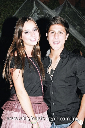 24102010 Disfrutan. Camila y Gordo.