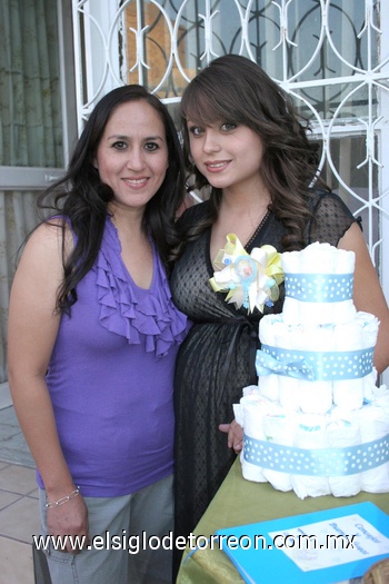 24102010 Yenshi Cecilia Rangel con su mamá Cecilia Martín del Campo.