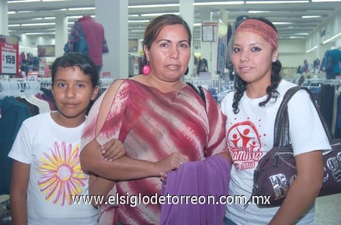 24102010 Jackelyn Cháirez, Teresa Medina y Abigaíl Delgado. EL SIGLO DE TORREÓN / ÉRICK SOTOMAYOR
