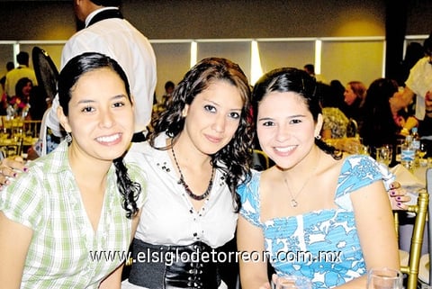 Alicia Correa, Alejandra Ramírez y Alejandra Correa.