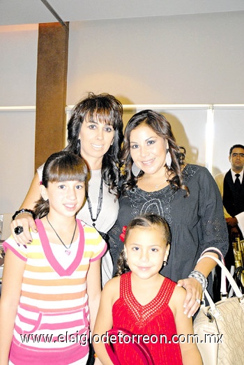 Eva y Luisa, Lizeth y Fernanda.