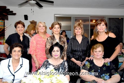 Magaly, Malena, Ana, Ángeles, Maribel, Marilú, Gaby y Tita.