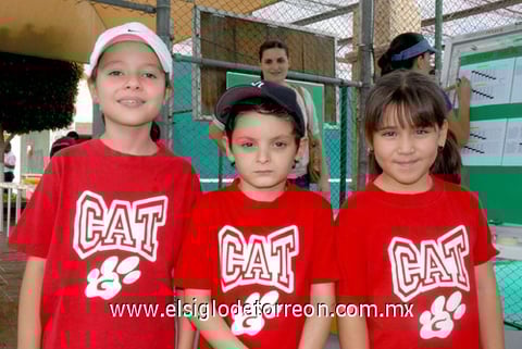 Paulina Gaytán, Enrique Casillas y Ángela Hofman.