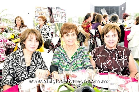 Ángeles de Lara, Rosina López y Susana de González.