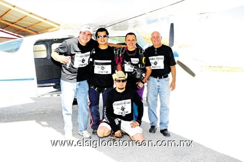 25102010 Se divierten. Eduardo, Lalo, Temiz, Paco y Adrián.