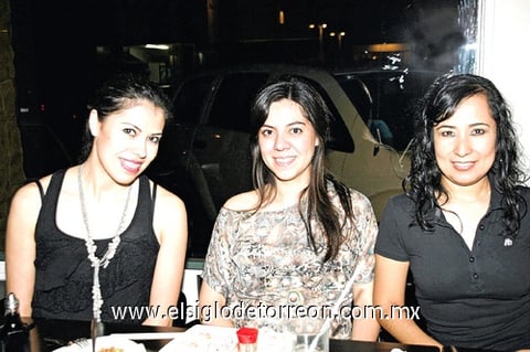 25102010 Laura Navarro, Hilda Rojas y Maribel Ramírez.