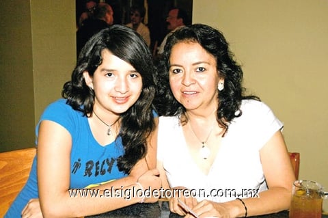 25102010 Mariel Brizuela y Tere Olvera.