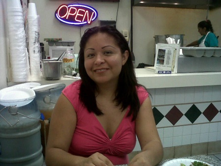 Cecy Gutiérrez en los taco s de Priscila en Arlington, Texas. Fotografía enviada por Cecilia Hernández.