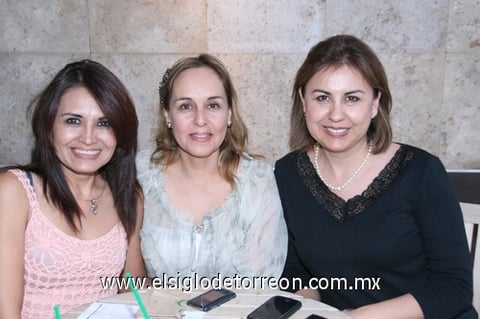 27102010 Lulú Ugalde en su cumpleaños junto a Laura Zepeda y Laura Guevara.