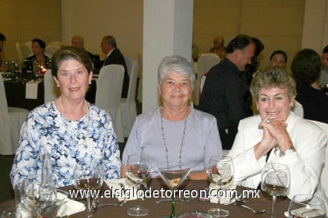 27102010 Señora de Galván, Carmen de Ojeda y Pilar de Trejo.