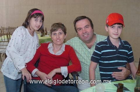 27102010 Mary Sofi, Susana, Eduardo y Eduardo Jr.  EL SIGLO DE TORREÓN/ JESÚS HERNÁNDEZ