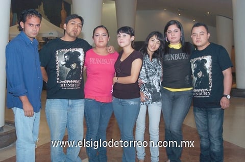 28102010 Claudia Gámez de González celebró su cumpleaños recientemente en compañía de familiares y amigos.