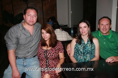 28102010 Raúl Hernández, Yvette Hernández, Laura de Reyna y Carlos Reyna.