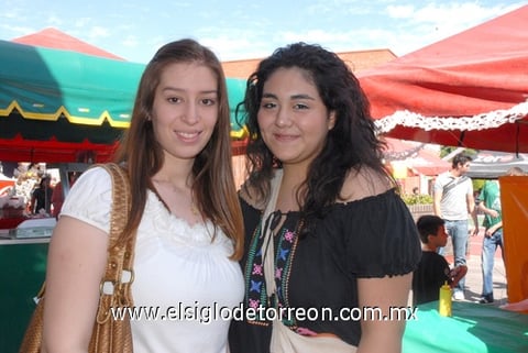 29102010 María José y Mariana Serrano, en reciente acontecimiento social.